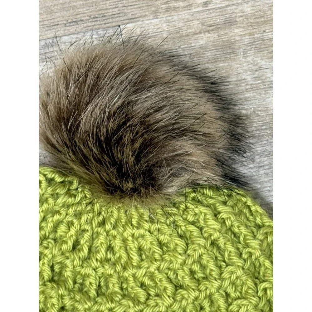 New Hand Crocheted Waffle Green Acrylic Faux Fur Pom Pom Beanie Hat Women